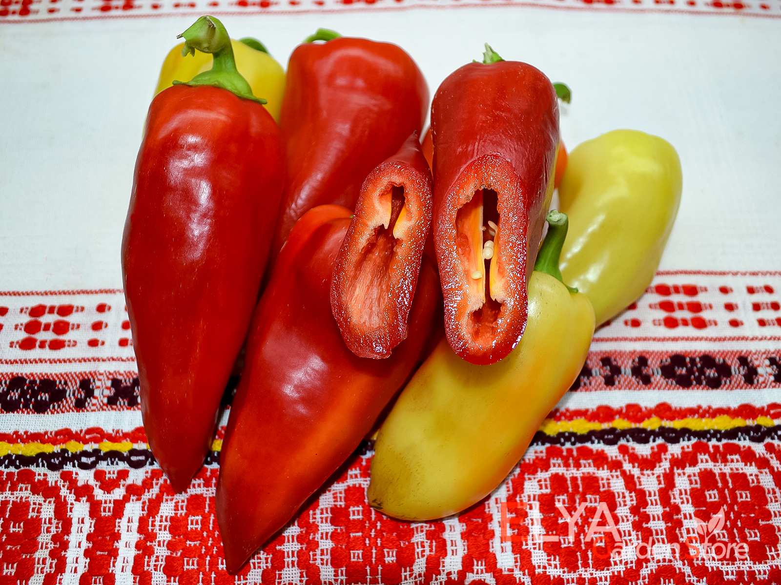 Сладкий перец Аманда - урожайный коллекционный сорт с отличным насыщенным вкусом - фото Elya Garden