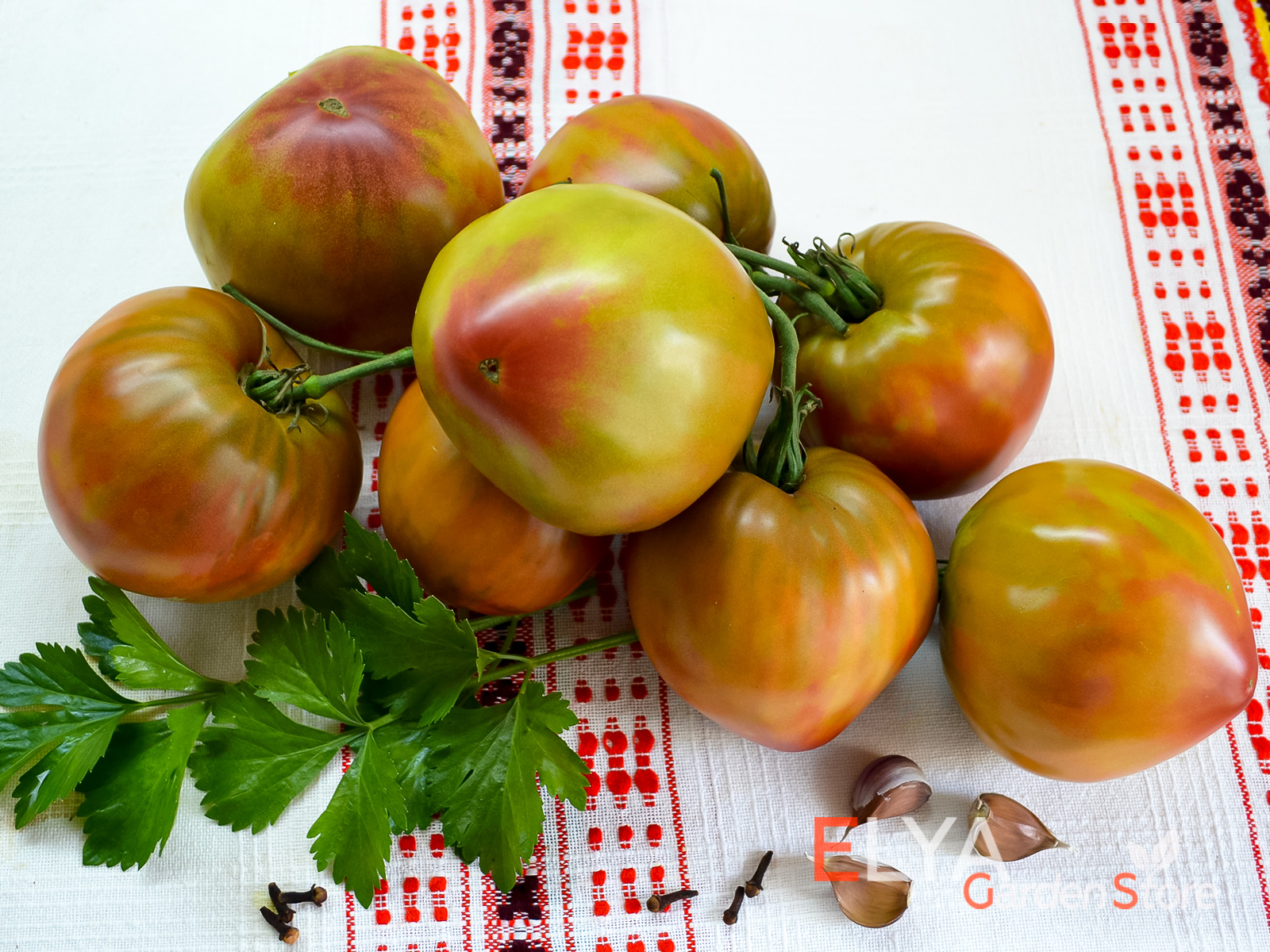Коллекционный сорт томата Тайга - необычный сладкий вкус с легкой остротой, отличная урожайность - фото