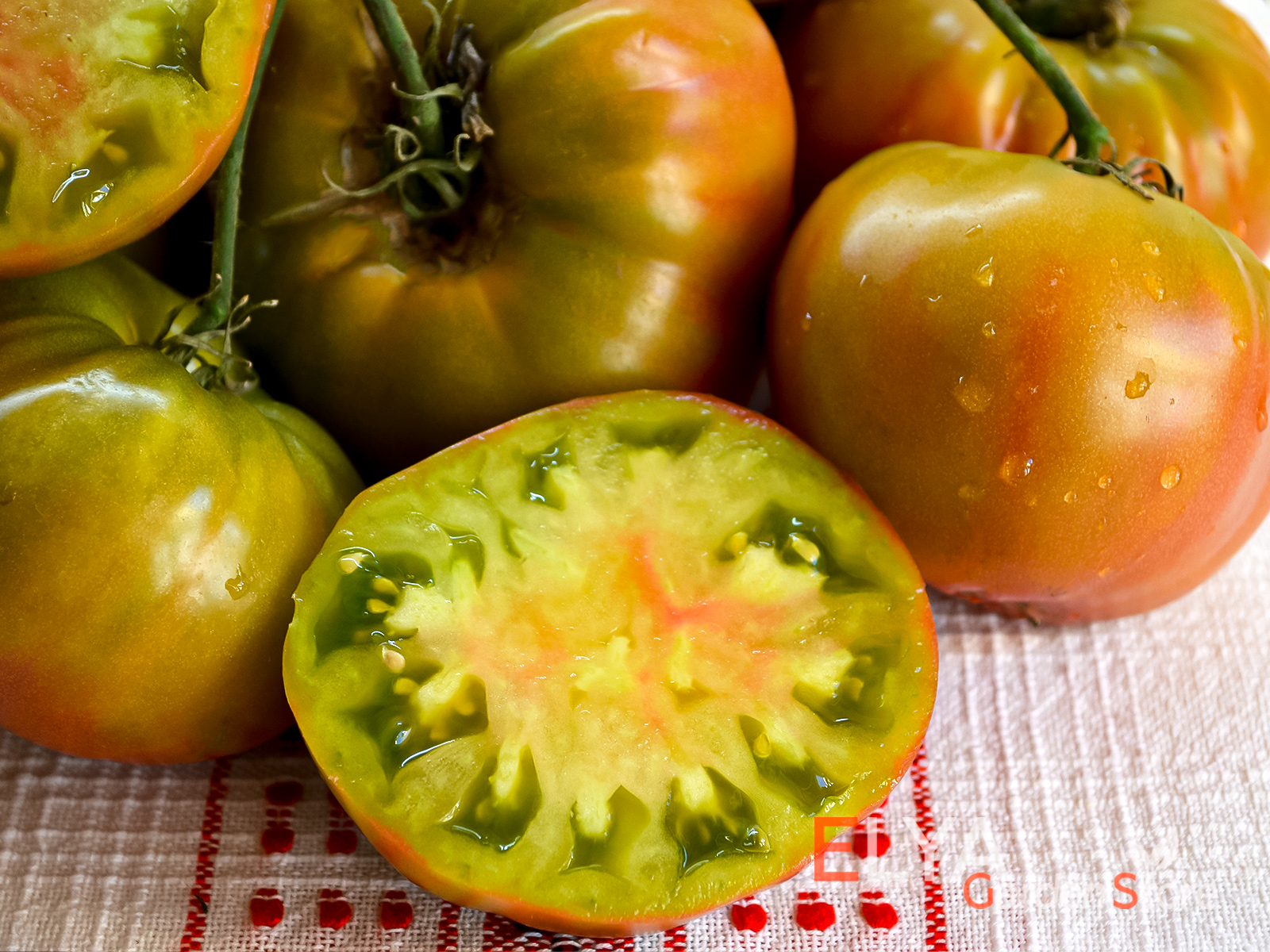 Семена коллекционного сорта томата Черный Ананас в магазине Elya Garden с бесплатной доставкой - фото